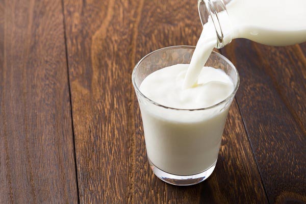 Fresh milk is also highly effective to straighten curly hair