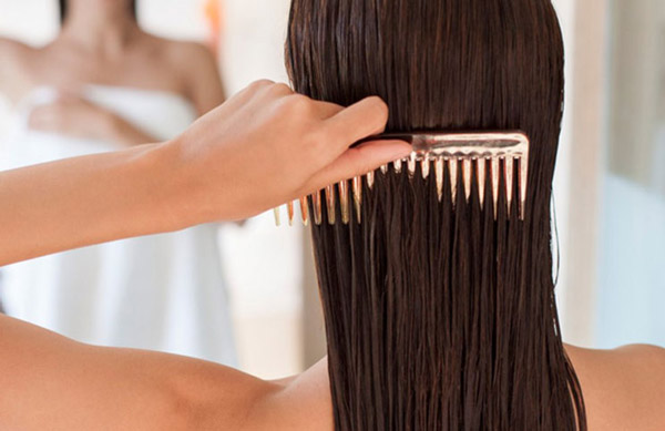 Wide tooth comb is the best friend of wet hair